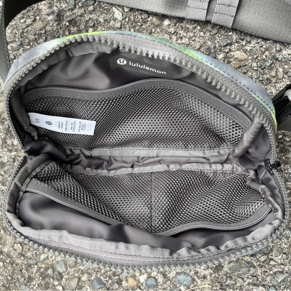 Lululemon Everywhere Belt Bag - Picture 10 of 10